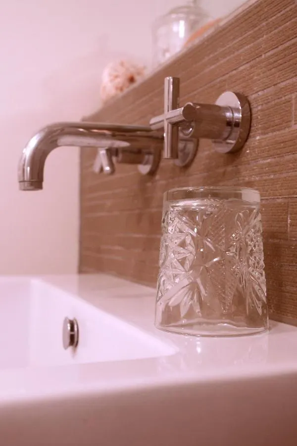 Cozy Canal Studio 암스테르담 B&B